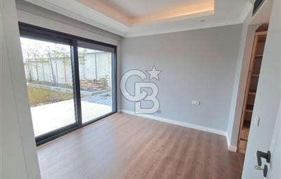 Arnavutköy Durusu'da Satılık Tripleks Villa, Göl Manzaralı