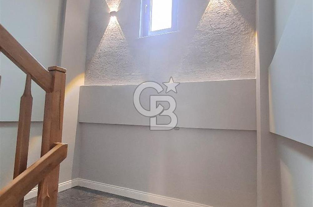 Arnavutköy Durusu'da Satılık Tripleks Villa, Göl Manzaralı