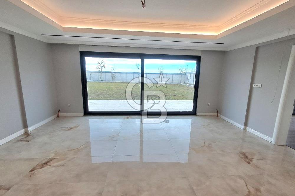 Arnavutköy Durusu'da Satılık Tripleks Villa, Göl Manzaralı