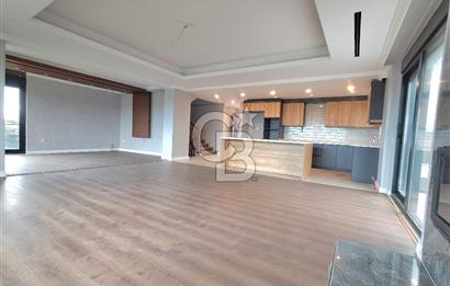 Arnavutköy Durusu'da Satılık Tripleks Villa, Göl Manzaralı
