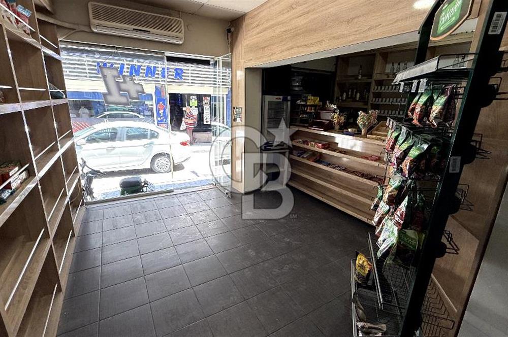 Bornovanın En İşlek Noktasında Küçük Parkta Kiralık Dükkan