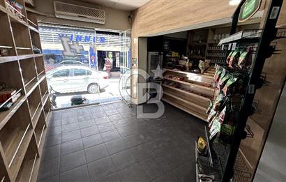 Bornovanın En İşlek Noktasında Küçük Parkta Kiralık Dükkan