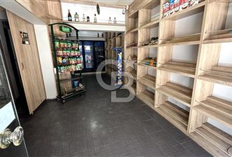 Bornovanın En İşlek Noktasında Küçük Parkta Kiralık Dükkan