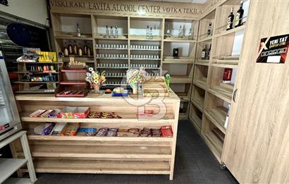 Bornovanın En İşlek Noktasında Küçük Parkta Kiralık Dükkan