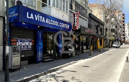 Bornovanın En İşlek Noktasında Küçük Parkta Kiralık Dükkan