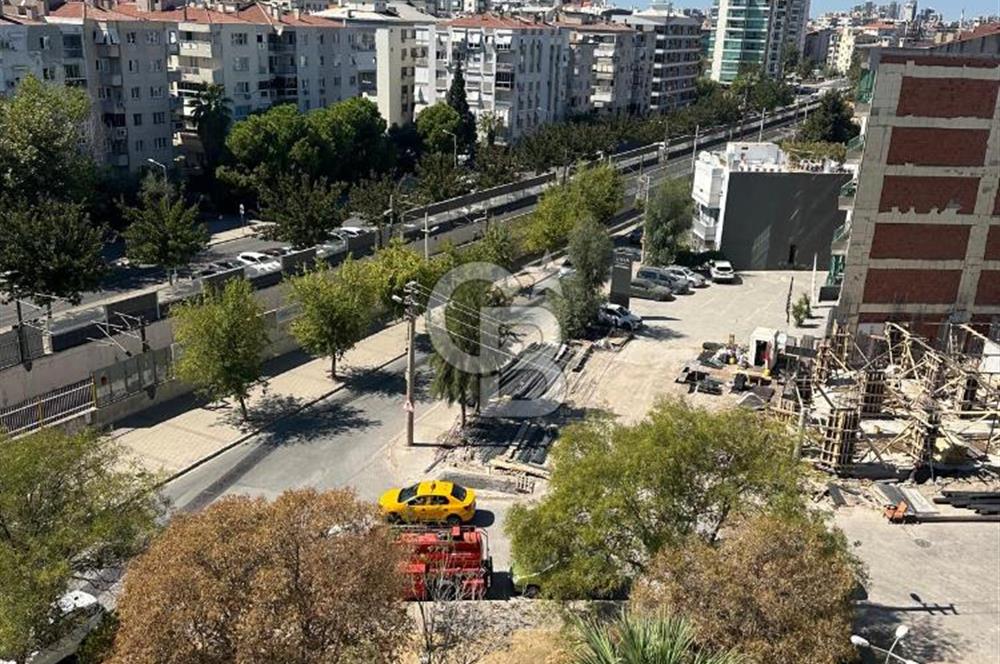 Karşıyaka Nergis’te Satılık Lüks 3+1 Daire