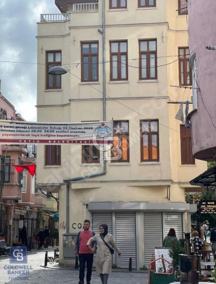 BALAT'TA KAĞİR DÜKKANLI-DENİZ MANZARALI-2.DERECE TARİHİ SATILIK BİNA
