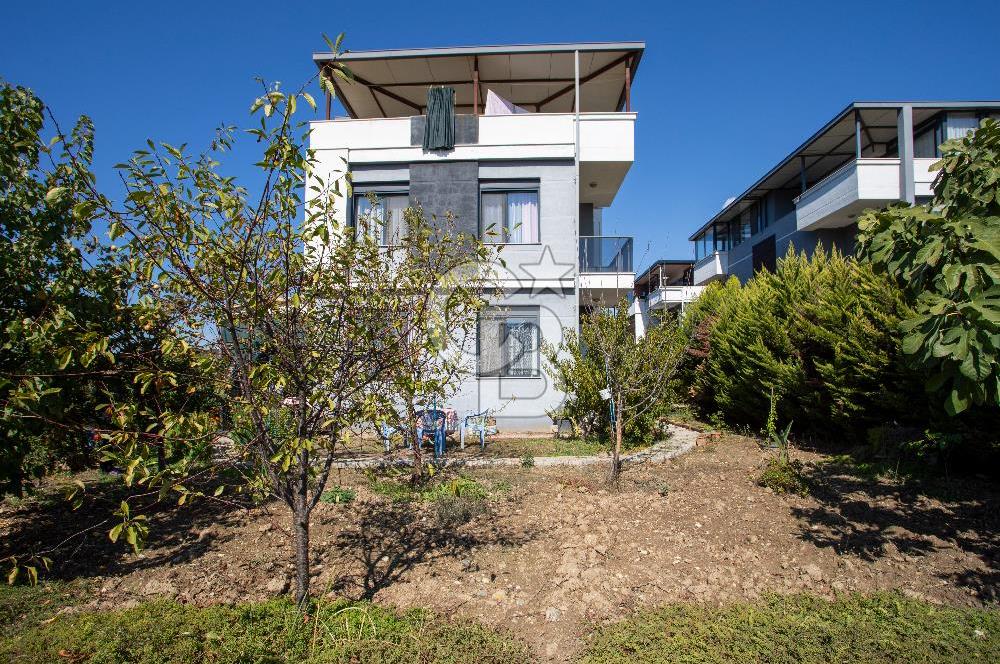 Yenifoça Gencelli'de Satılık 3+1 Tripleks Villa