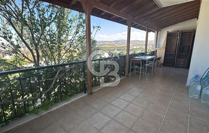Seferihisar'da Site İçinde Ferah ve Hemen Taşınmaya Uygun 4+2 Tripleks Villa