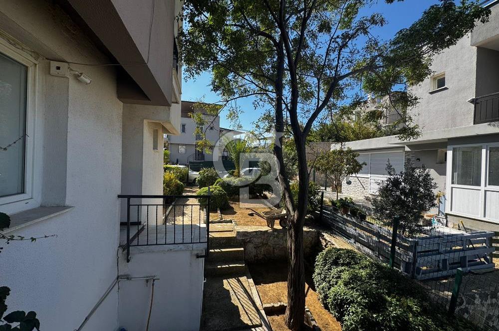 Seferihisar'da Site İçinde Ferah ve Hemen Taşınmaya Uygun 4+2 Tripleks Villa