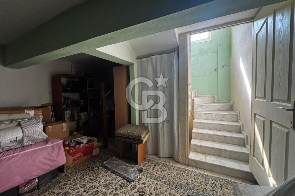Seferihisar'da Site İçinde Ferah ve Hemen Taşınmaya Uygun 4+2 Tripleks Villa