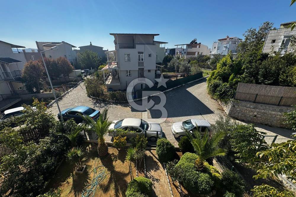 Seferihisar'da Site İçinde Ferah ve Hemen Taşınmaya Uygun 4+2 Tripleks Villa