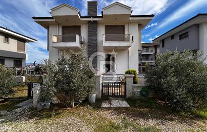 Ayvalık Cunda Adasın’da Deniz Manzaralı Satılık Villa