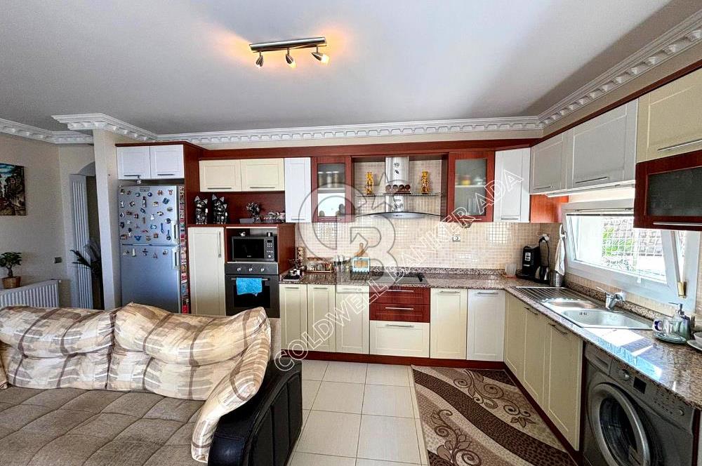 Ege Mahallesinde 7/24 Güvenlikli Havuzlu Sitede Satılık Geniş ve Ferah Daire