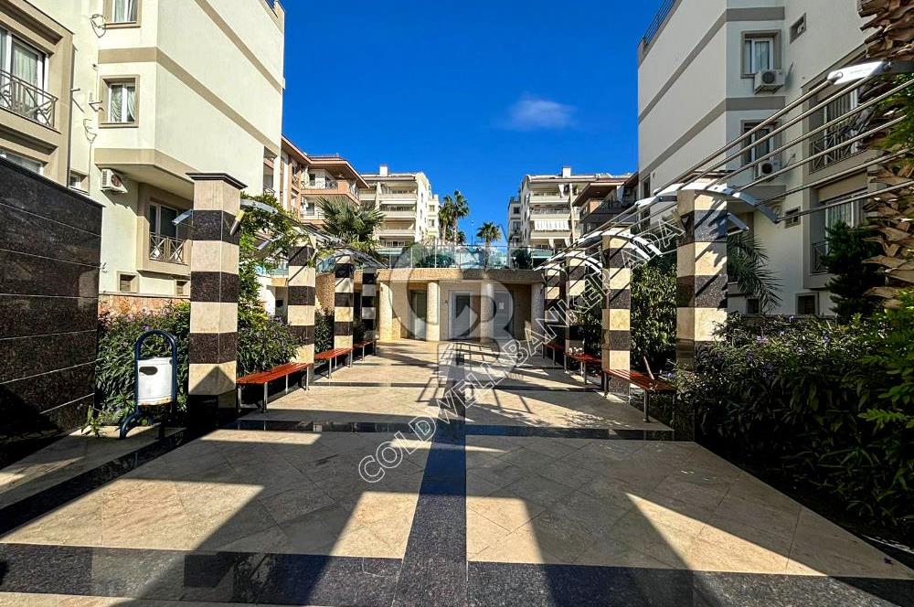 Ege Mahallesinde 7/24 Güvenlikli Havuzlu Sitede Satılık Geniş ve Ferah Daire