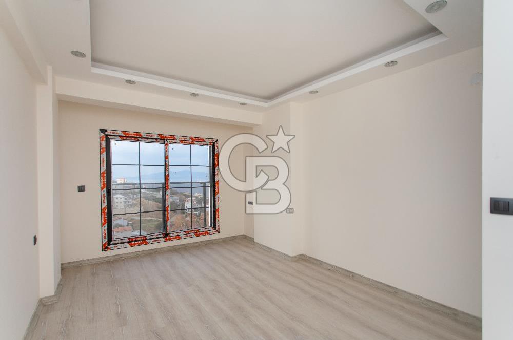 Yenifoça Donatkent Mevkiinde Satılık Havuzlu 3+1 Müstakil Villa