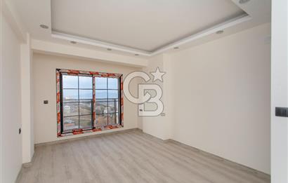 Yenifoça Donatkent Mevkiinde Satılık Havuzlu 3+1 Müstakil Villa