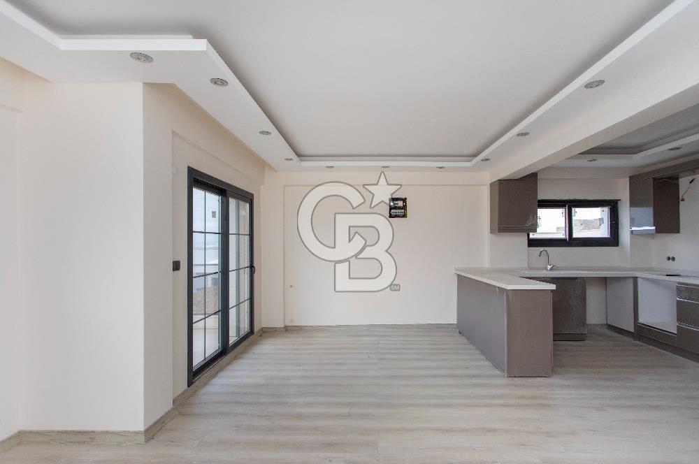 Yenifoça Donatkent Mevkiinde Satılık Havuzlu 3+1 Müstakil Villa
