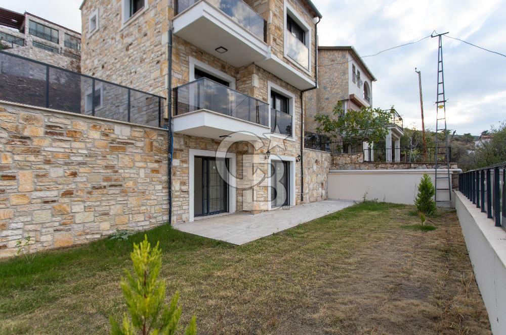 Yenifoça Donatkent Mevkiinde Satılık Havuzlu 3+1 Müstakil Villa