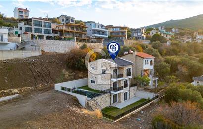 Yenifoça Donatkent Mevkiinde Satılık Havuzlu 3+1 Müstakil Villa