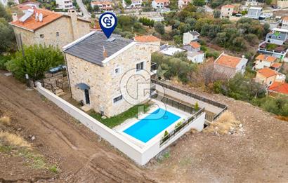 Yenifoça Donatkent Mevkiinde Satılık Havuzlu 3+1 Müstakil Villa