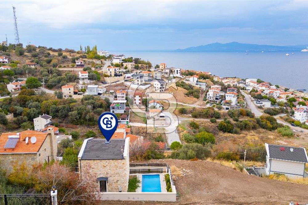 Yenifoça Donatkent Mevkiinde Satılık Havuzlu 3+1 Müstakil Villa