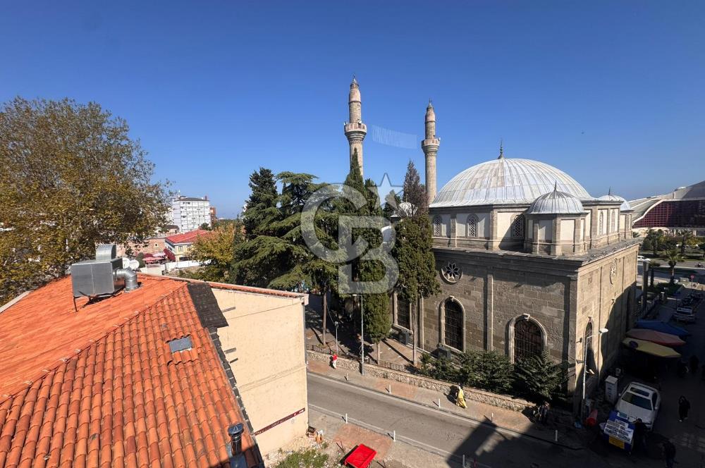 Saathane Meydanında devren kiralık çay ocağı ve otel