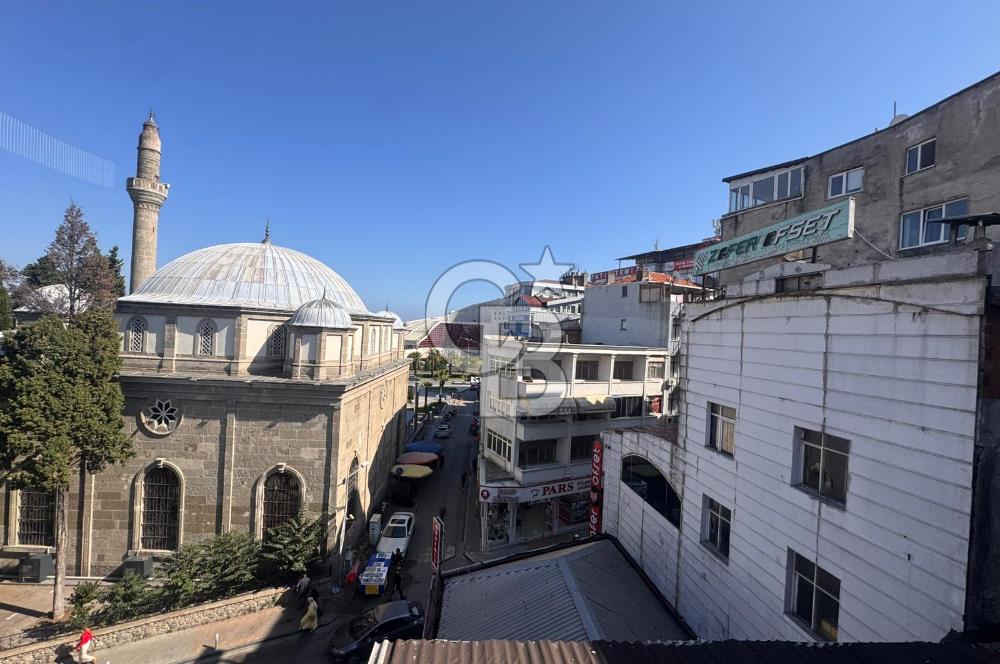 Saathane Meydanında devren kiralık çay ocağı ve otel