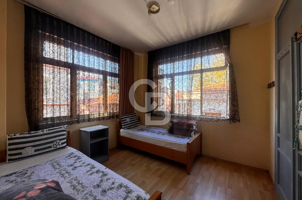 Saathane Meydanında devren kiralık çay ocağı ve otel