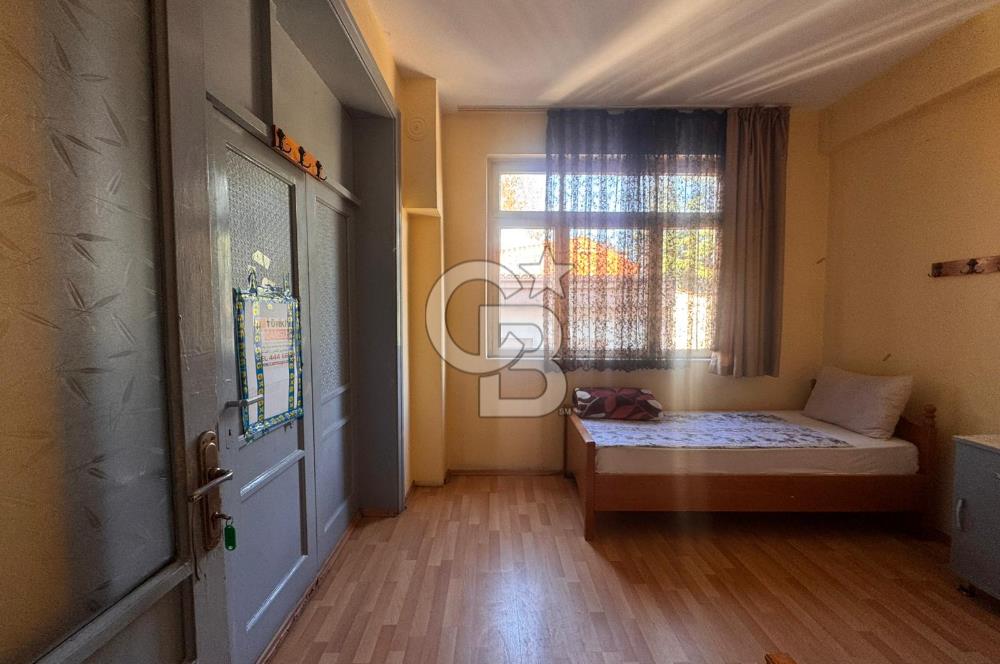 Saathane Meydanında devren kiralık çay ocağı ve otel