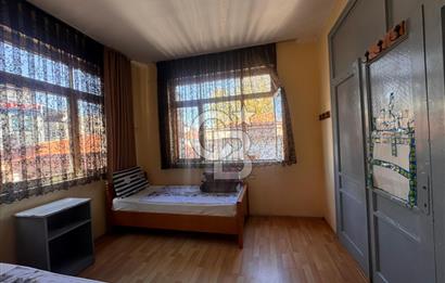 Saathane Meydanında devren kiralık çay ocağı ve otel