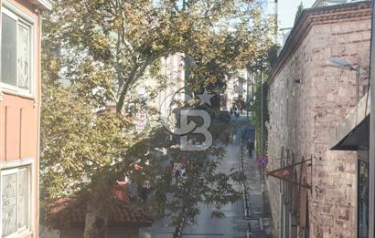 Vezneciler Metro Durağının Yanı Başında Yenilenmiş Müstakil Tarihi Bina