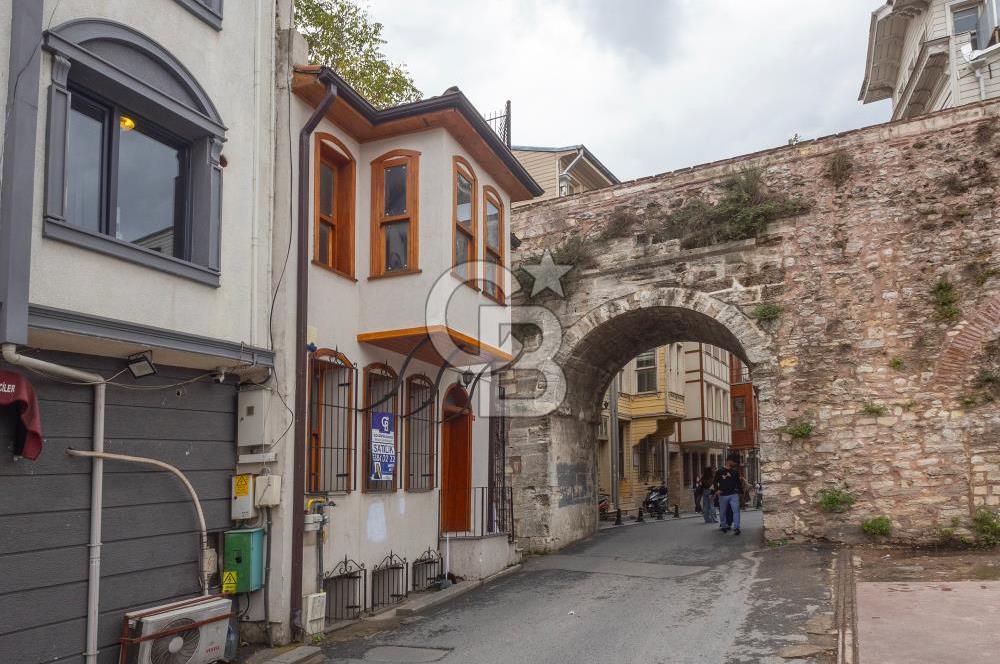 Vezneciler Metro Durağının Yanı Başında Yenilenmiş Müstakil Tarihi Bina