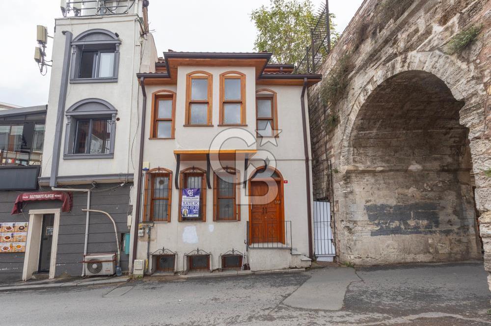 Vezneciler Metro Durağının Yanı Başında Yenilenmiş Müstakil Tarihi Bina