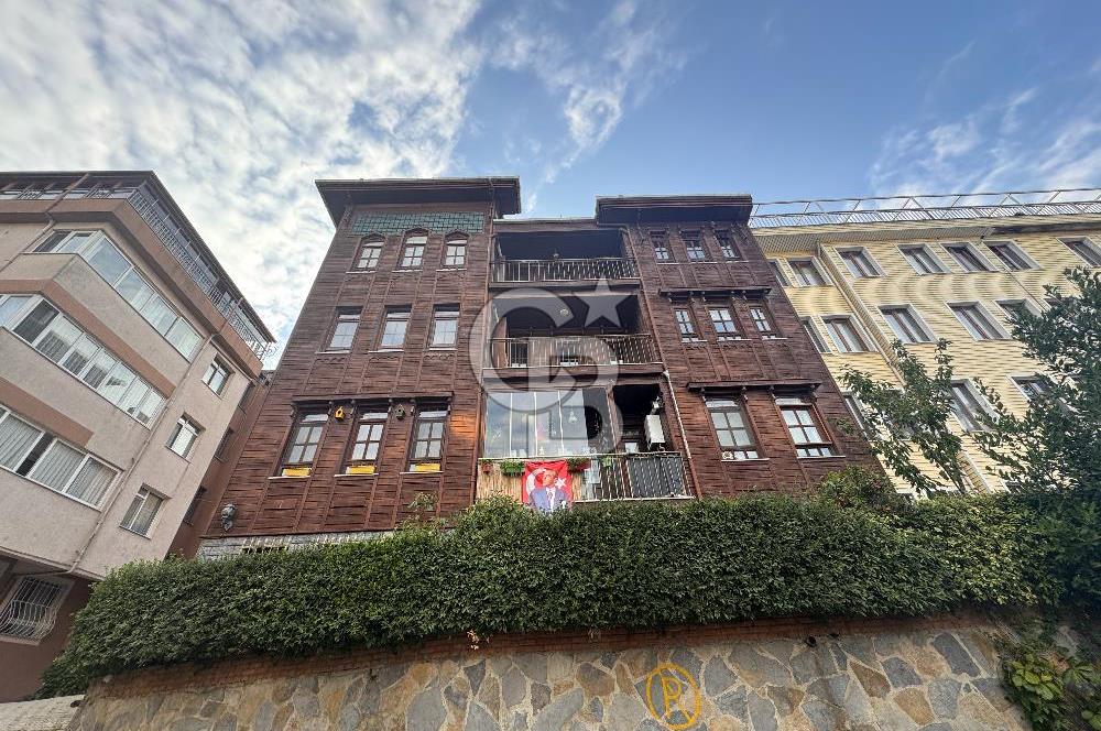 Tarihin Kalbinde Üsküdar Merkezde 16 Yaşında 100 m2 2+1 Satılık Daire