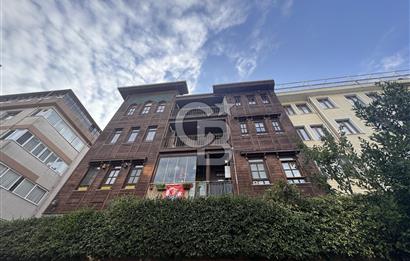 Tarihin Kalbinde Üsküdar Merkezde 16 Yaşında 100 m2 2+1 Satılık Daire