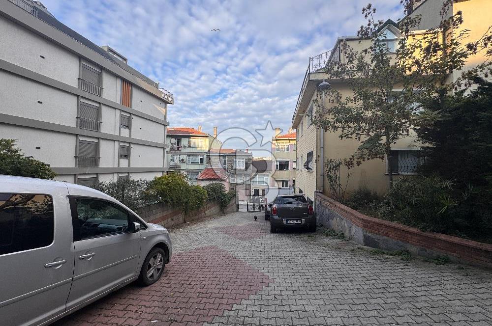 Tarihin Kalbinde Üsküdar Merkezde 16 Yaşında 100 m2 2+1 Satılık Daire