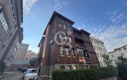 Tarihin Kalbinde Üsküdar Merkezde 16 Yaşında 100 m2 2+1 Satılık Daire