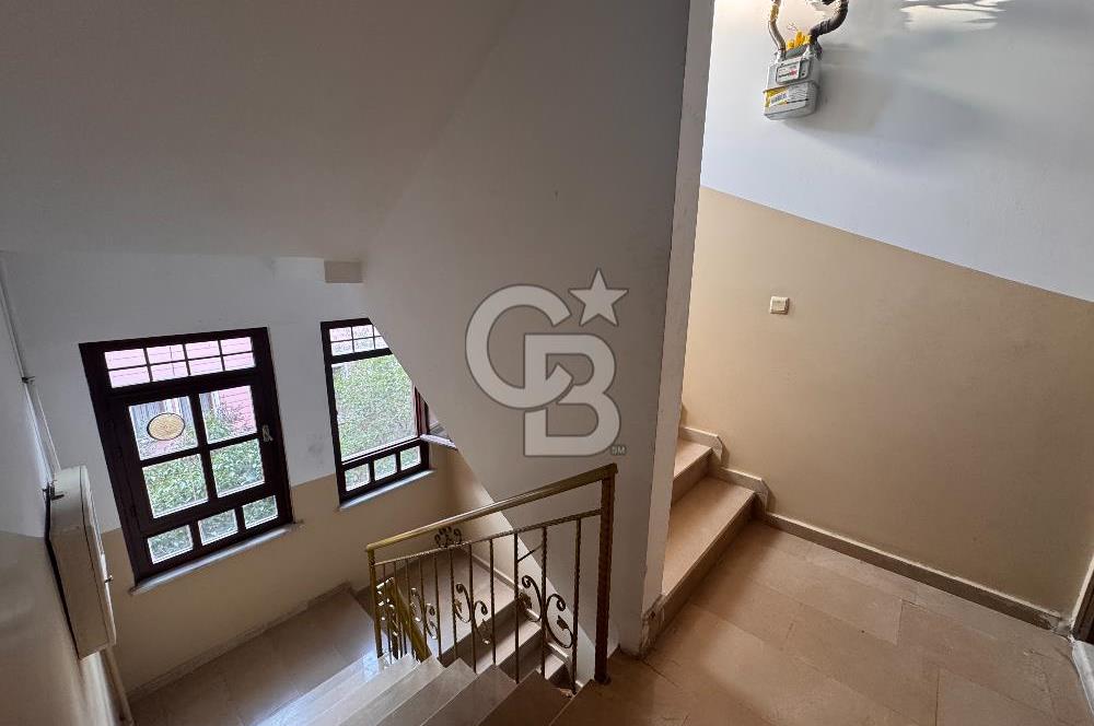 Tarihin Kalbinde Üsküdar Merkezde 16 Yaşında 100 m2 2+1 Satılık Daire