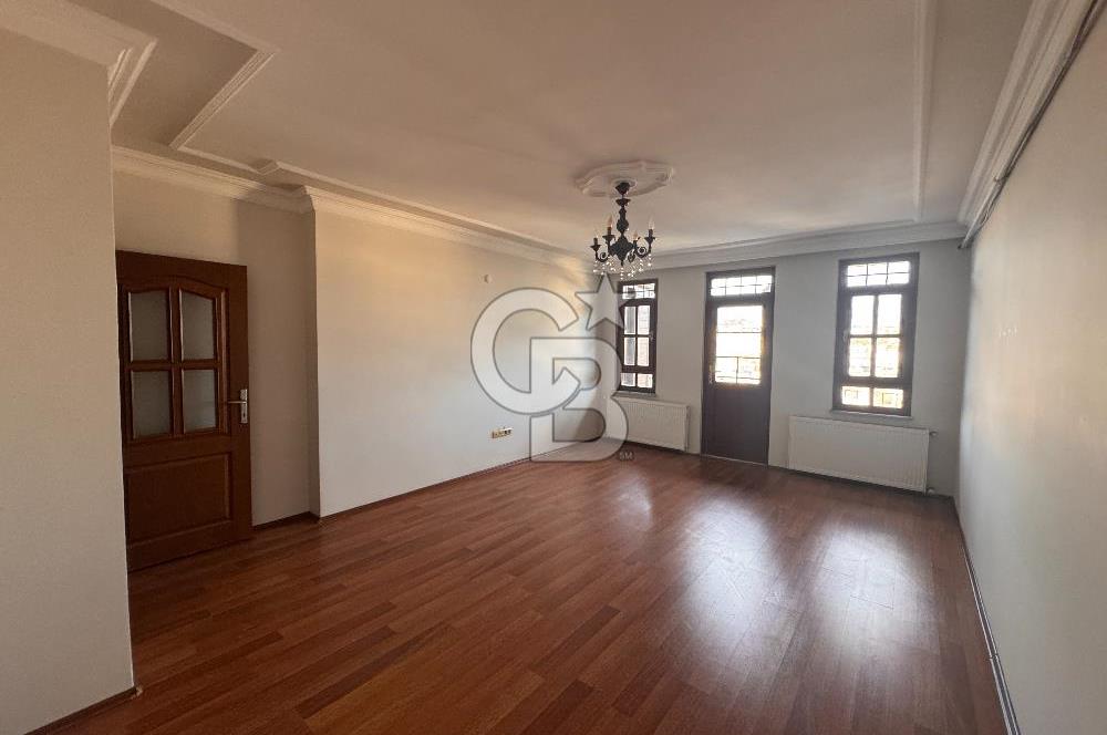 Tarihin Kalbinde Üsküdar Merkezde 16 Yaşında 100 m2 2+1 Satılık Daire