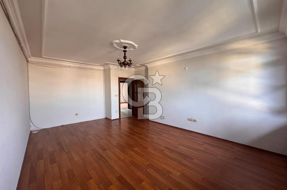 Tarihin Kalbinde Üsküdar Merkezde 16 Yaşında 100 m2 2+1 Satılık Daire