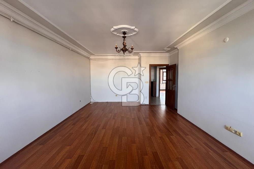 Tarihin Kalbinde Üsküdar Merkezde 16 Yaşında 100 m2 2+1 Satılık Daire