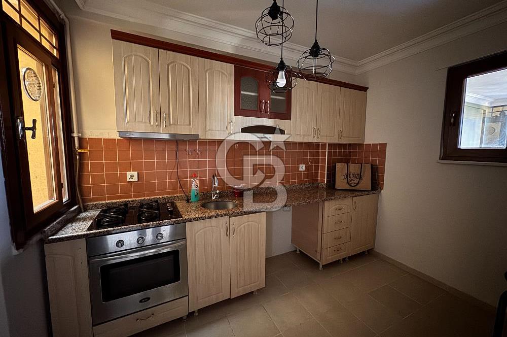 Tarihin Kalbinde Üsküdar Merkezde 16 Yaşında 100 m2 2+1 Satılık Daire
