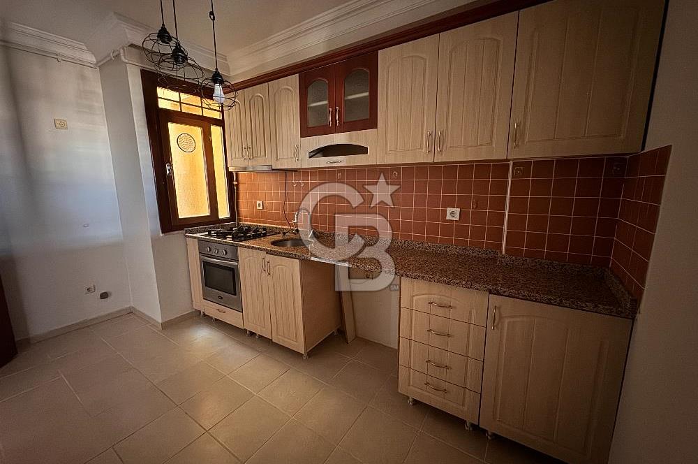 Tarihin Kalbinde Üsküdar Merkezde 16 Yaşında 100 m2 2+1 Satılık Daire