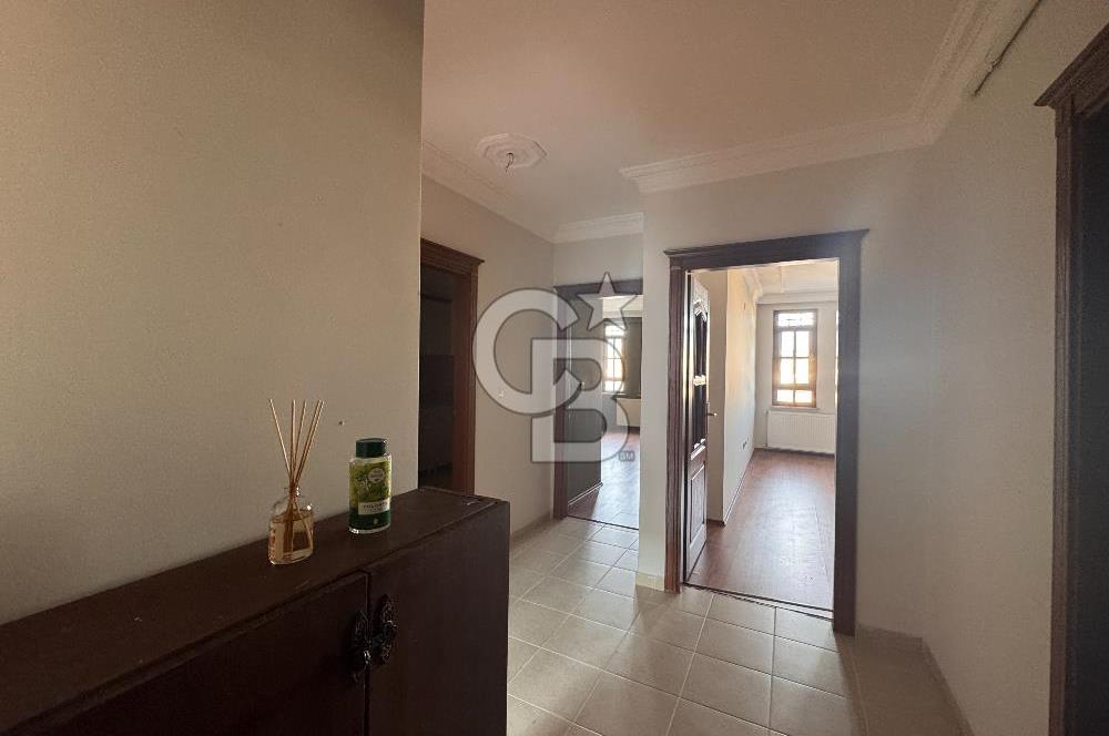 Tarihin Kalbinde Üsküdar Merkezde 16 Yaşında 100 m2 2+1 Satılık Daire
