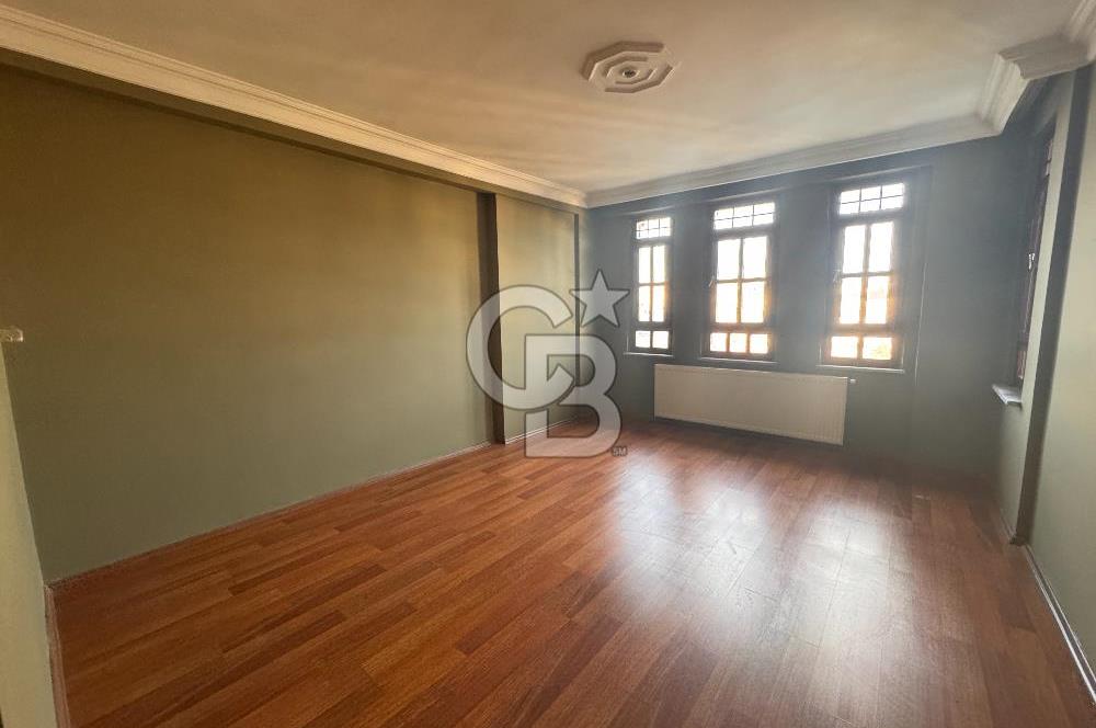 Tarihin Kalbinde Üsküdar Merkezde 16 Yaşında 100 m2 2+1 Satılık Daire