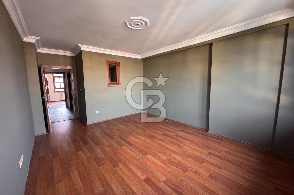 Tarihin Kalbinde Üsküdar Merkezde 16 Yaşında 100 m2 2+1 Satılık Daire
