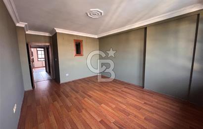 Tarihin Kalbinde Üsküdar Merkezde 16 Yaşında 100 m2 2+1 Satılık Daire