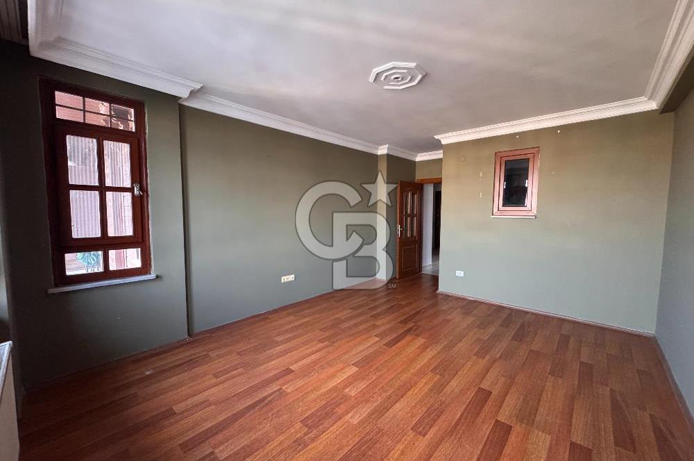 Tarihin Kalbinde Üsküdar Merkezde 16 Yaşında 100 m2 2+1 Satılık Daire