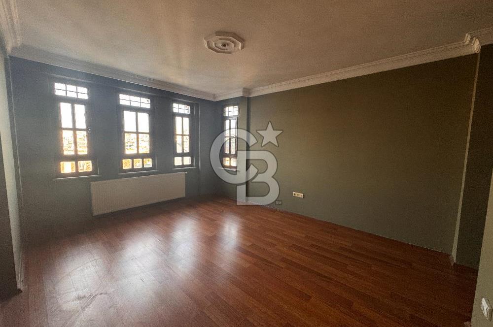 Tarihin Kalbinde Üsküdar Merkezde 16 Yaşında 100 m2 2+1 Satılık Daire